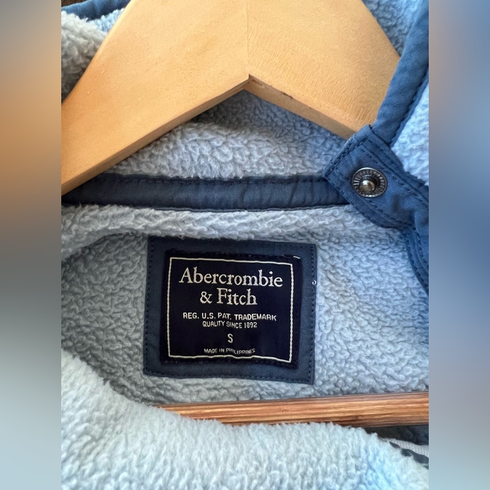 Abercrombie Button Up Fleece. Sized Small. Good C… - image 3